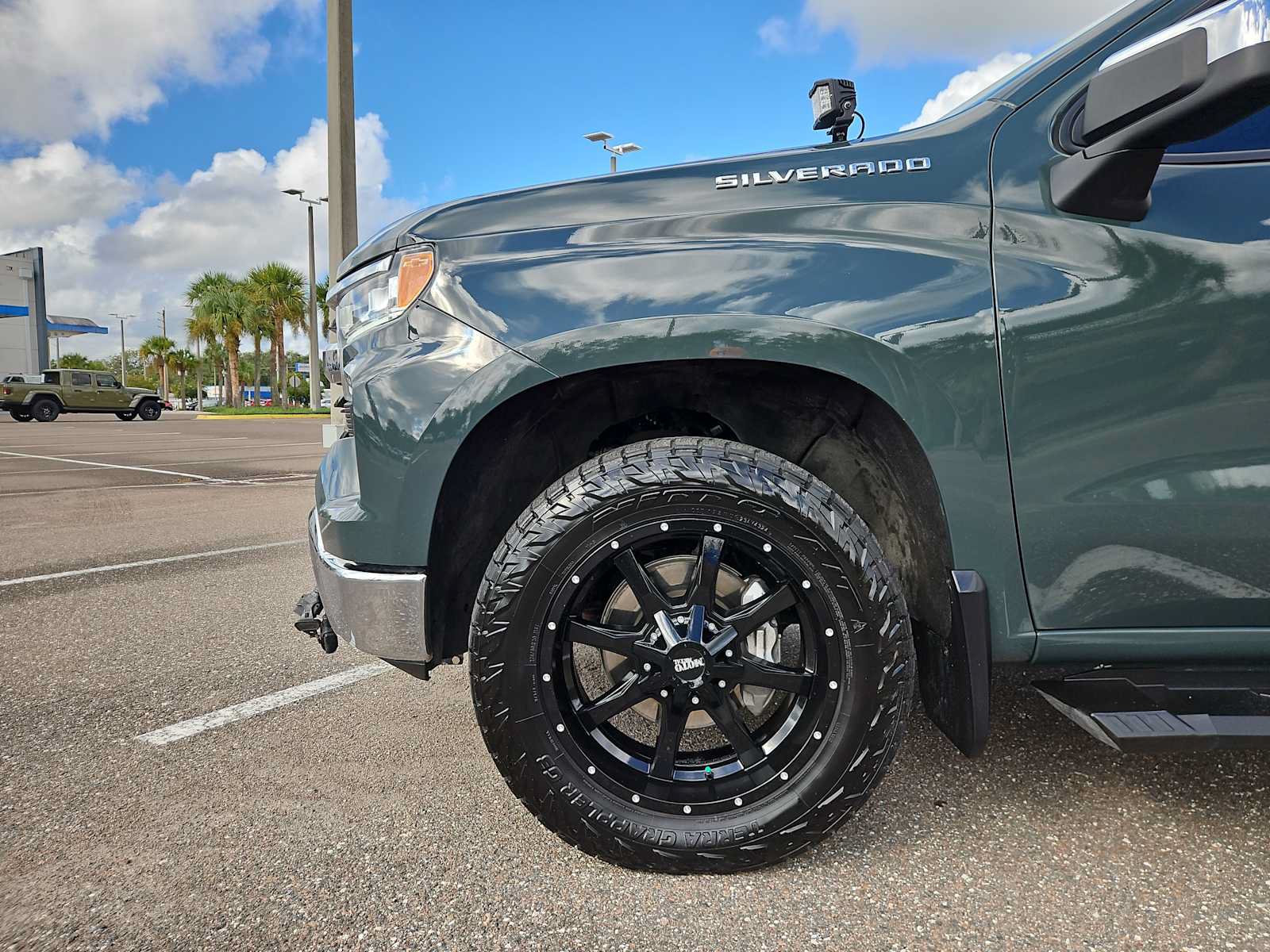 Used 2025 Chevrolet Silverado 1500 LT AWD/4WD image 18