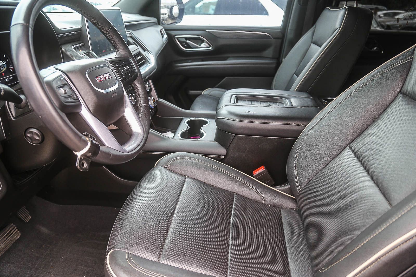 Used 2022 GMC Yukon SLT w/ SLT Premium Package image 5