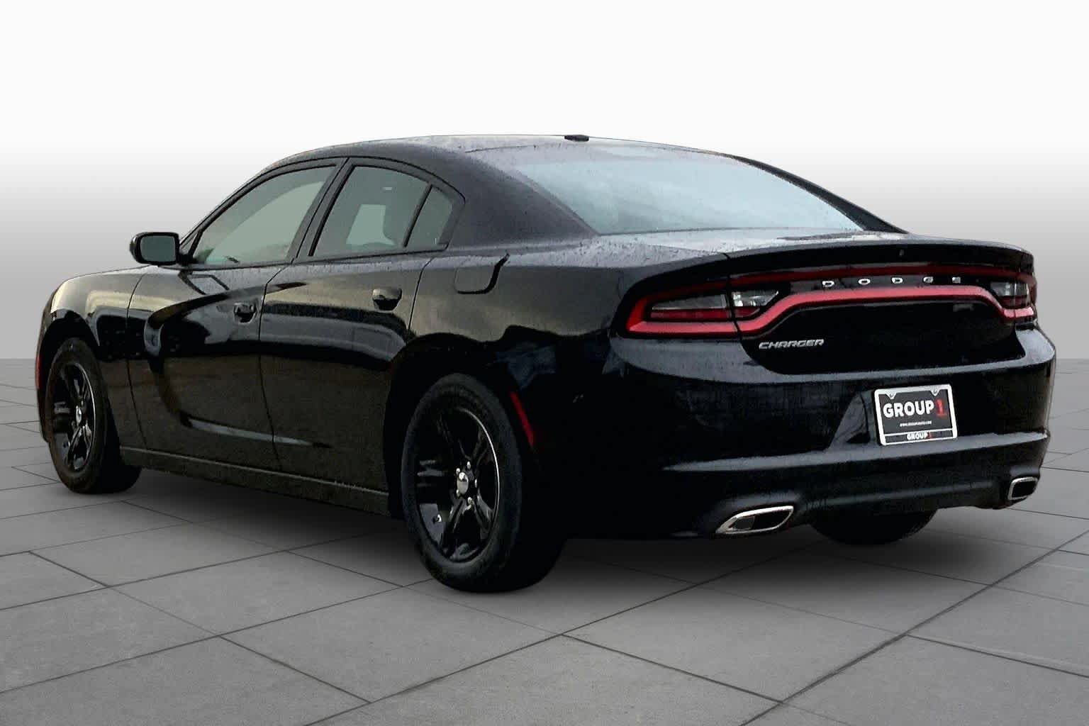 Used 2022 Dodge Charger SXT w/ Leather Interior Group RWD image 11
