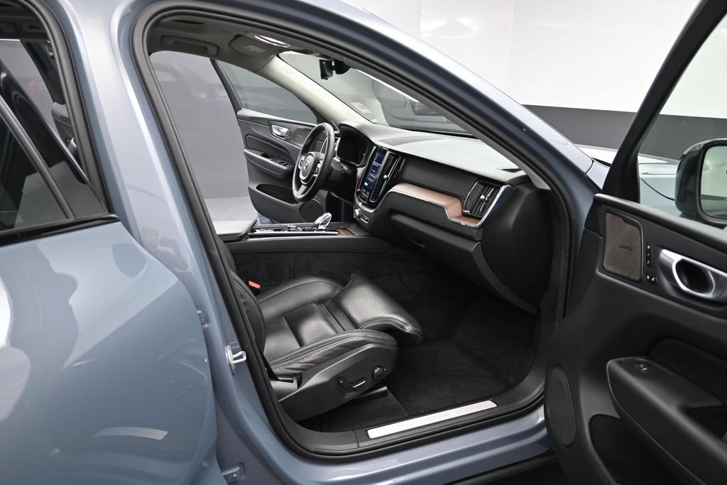 Used 2024 Volvo XC60 T8 Ultimate AWD/4WD image 19