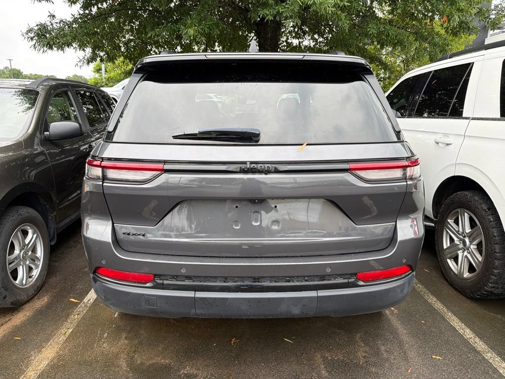 Used 2024 Jeep Grand Cherokee Altitude AWD/4WD image 5