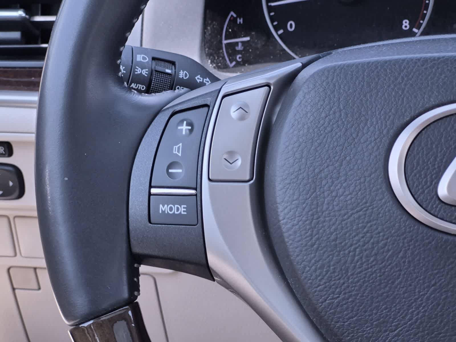 Used 2013 Lexus ES 350 w/ Luxury Pkg FWD image 25
