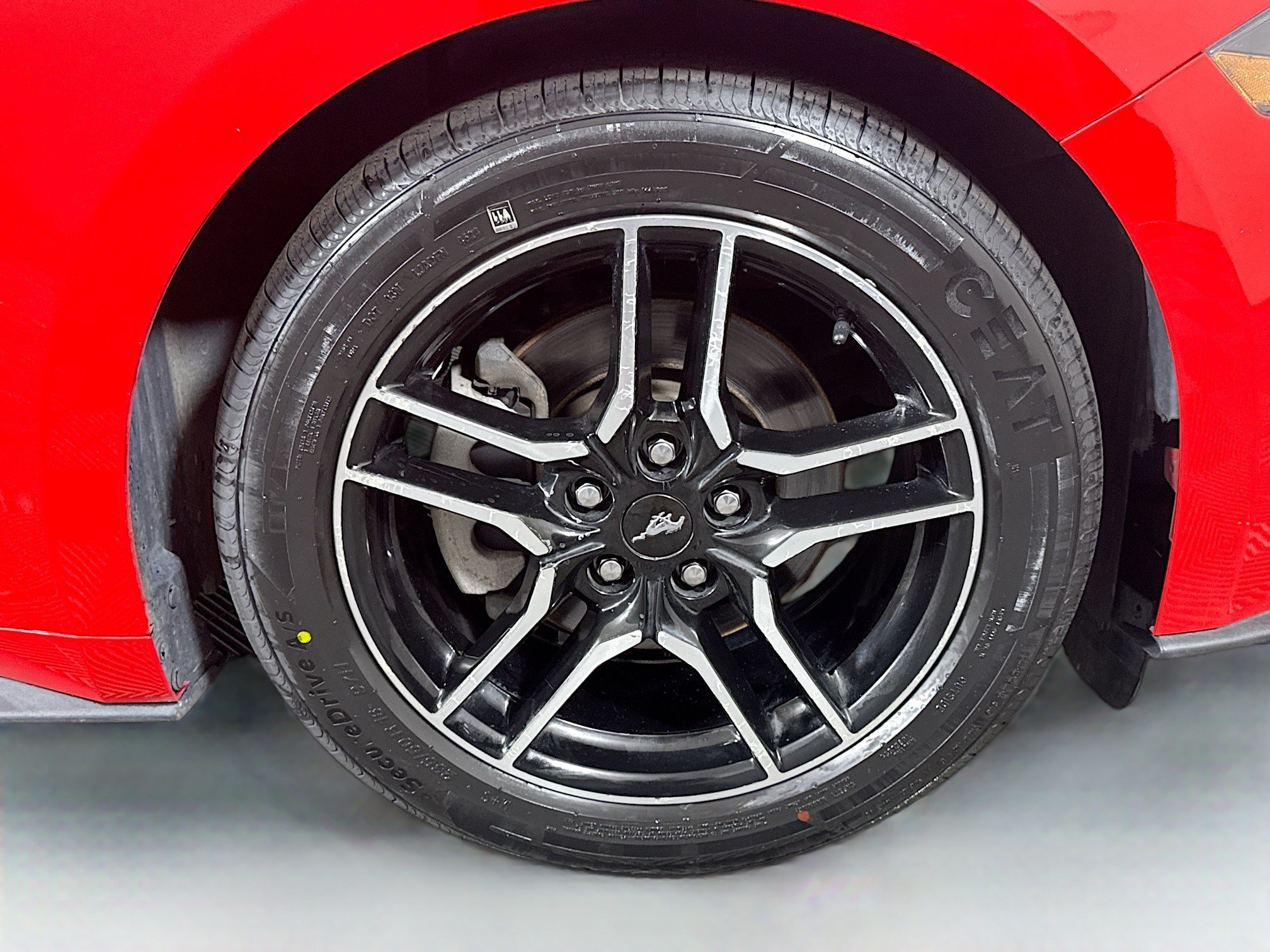 Used 2018 Ford Mustang Coupe w/ Equipment Group 101A RWD image 30