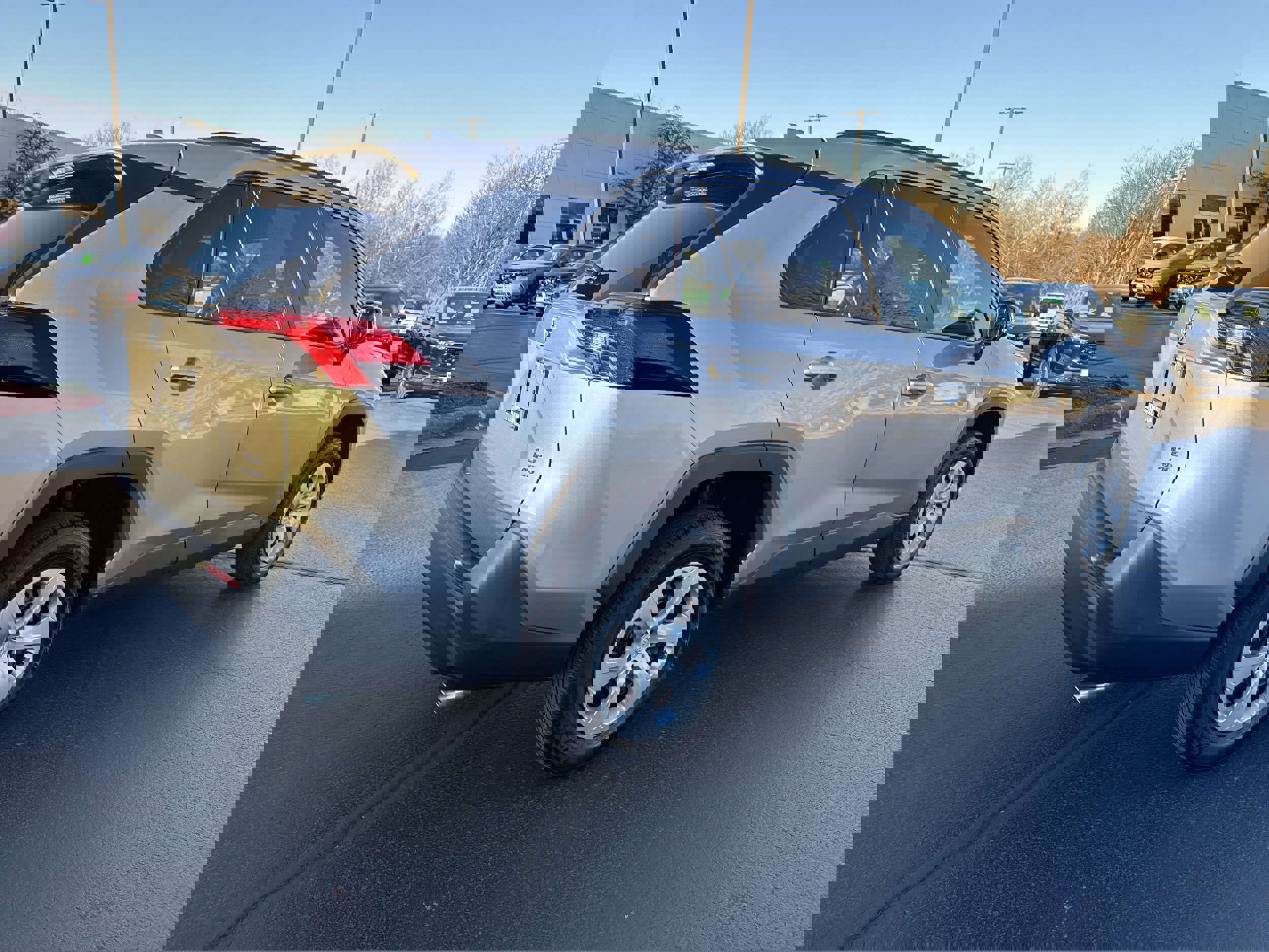 Used 2020 Toyota RAV4 LE image 4