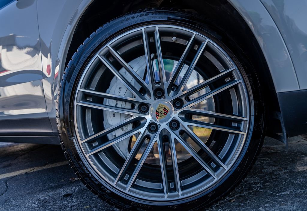 Used 2022 Porsche Cayenne Platinum Edition image 31
