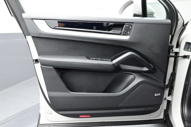 Certified 2025 Porsche Cayenne S AWD/4WD image 7