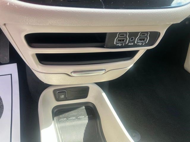 Certified 2023 Chrysler Pacifica Touring-L FWD image 17