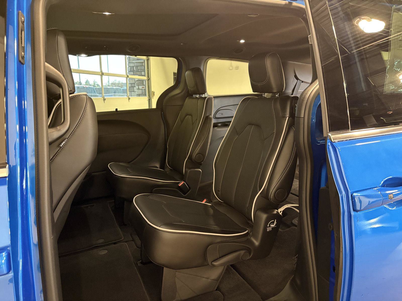 Used 2026 Chrysler Pacifica Limited AWD/4WD image 32