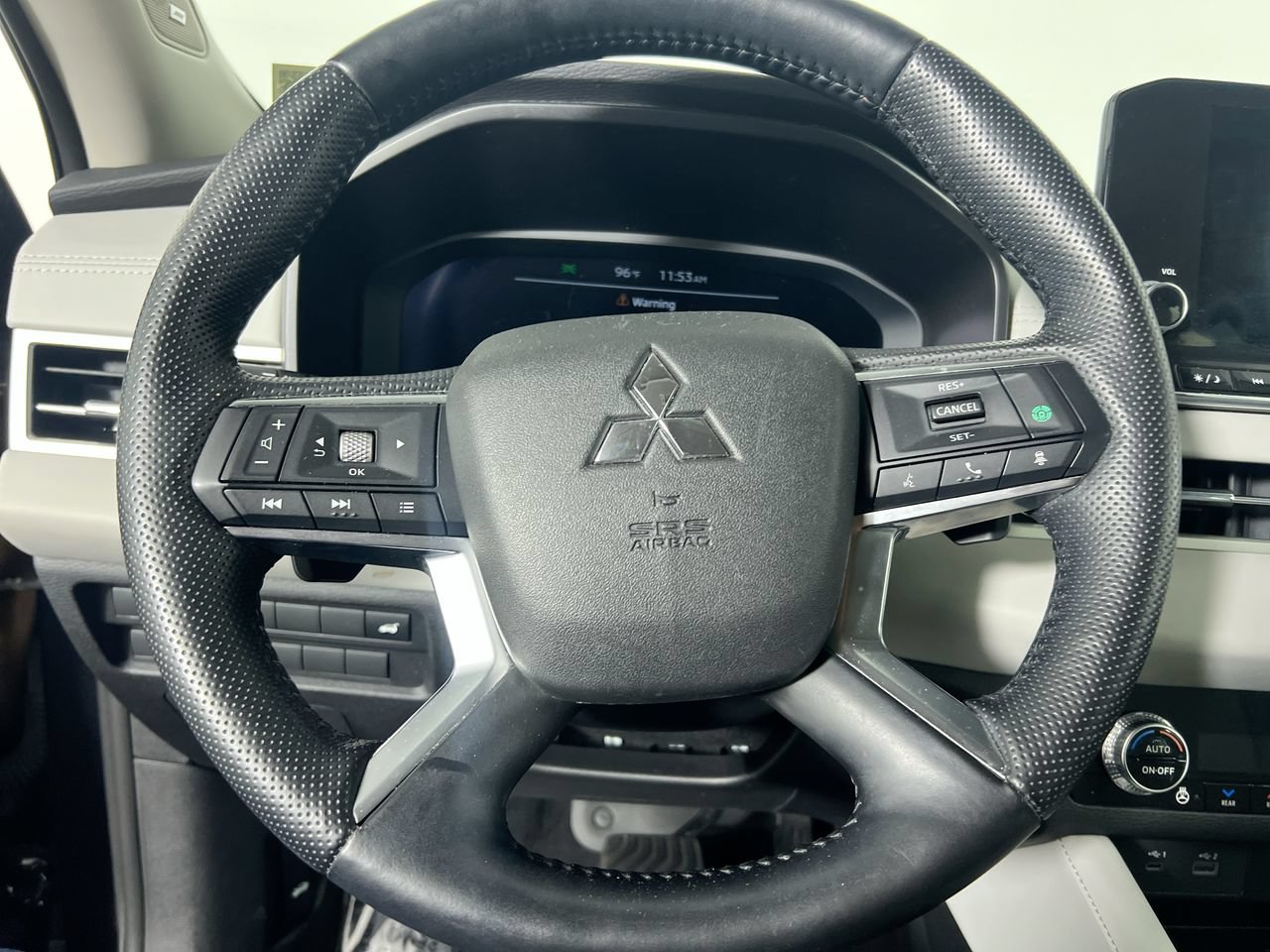 Used 2024 Mitsubishi Outlander SEL FWD image 11