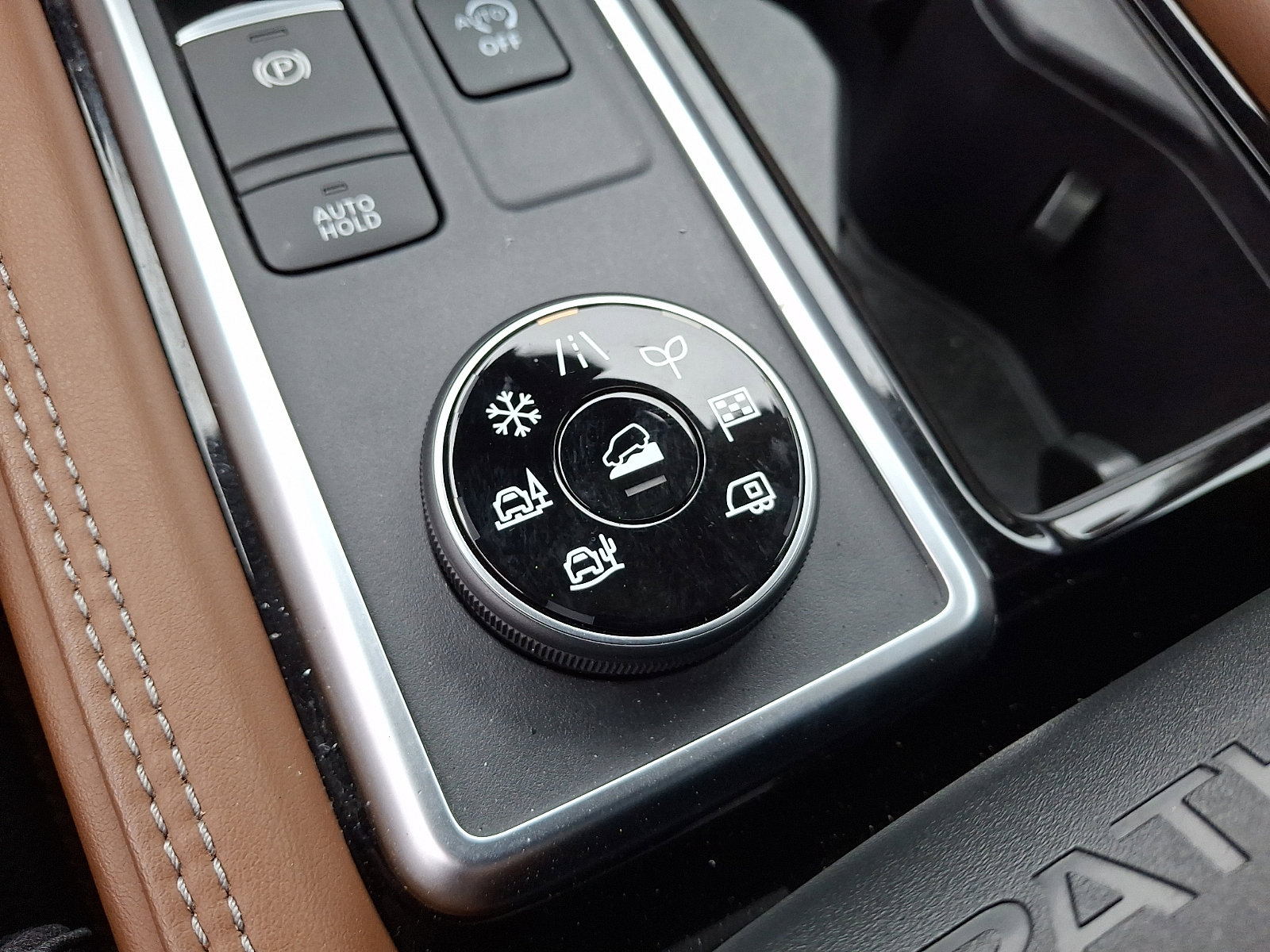 Used 2023 Nissan Pathfinder Platinum w/ Cargo Package image 28