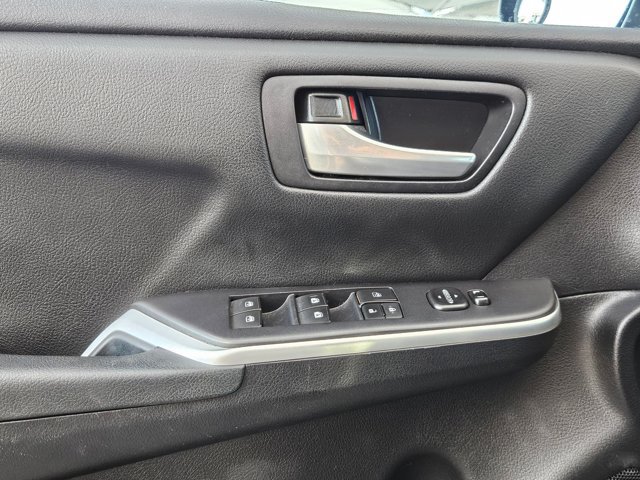 Used 2015 Toyota Camry SE FWD image 26