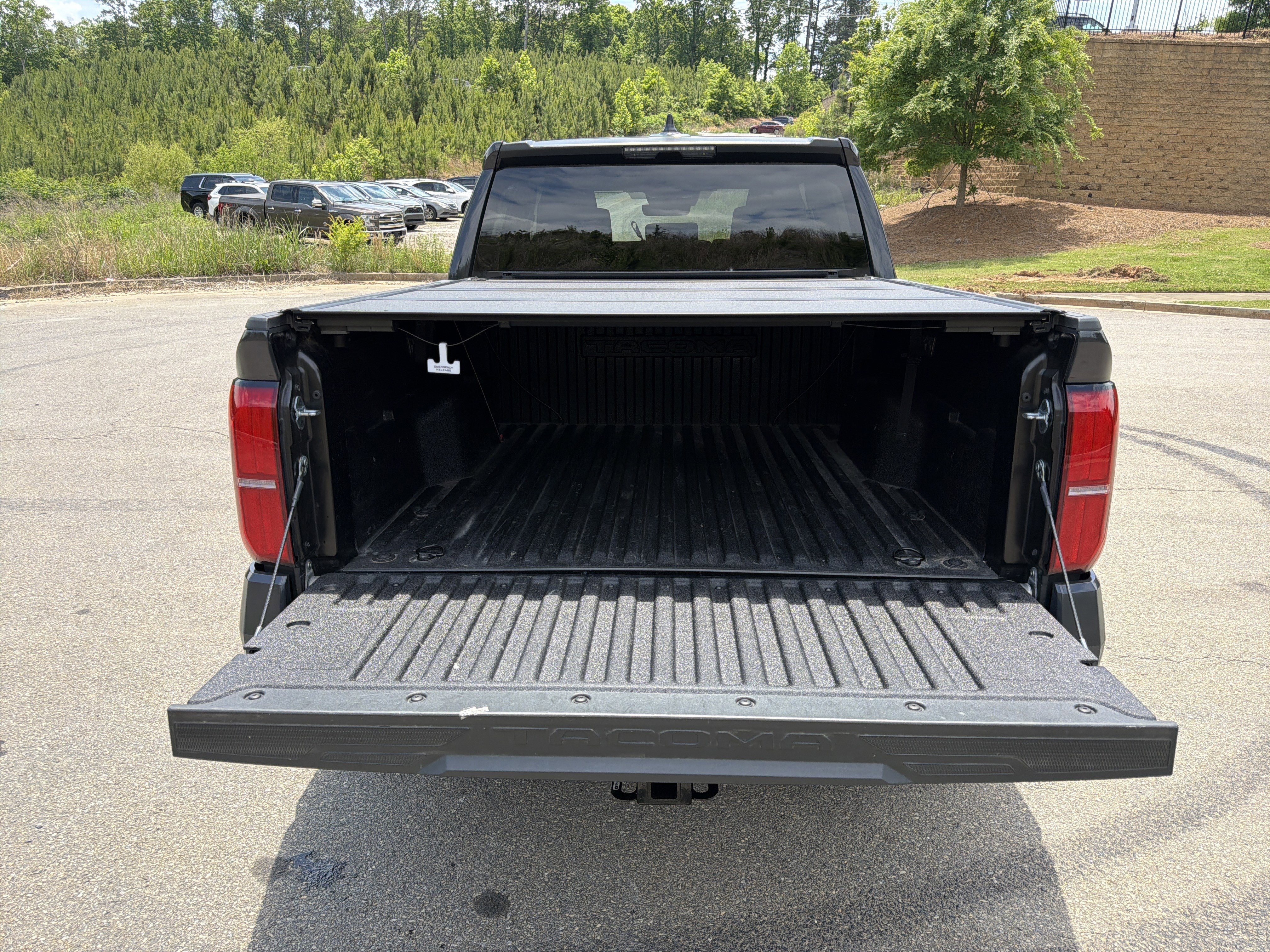 Used 2025 Toyota Tacoma SR5 AWD/4WD image 18