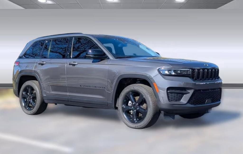 Used 2023 Jeep Grand Cherokee L Laredo image 7