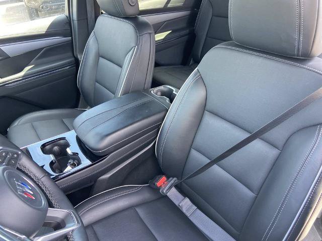 Used 2025 Buick Enclave Preferred AWD/4WD image 15