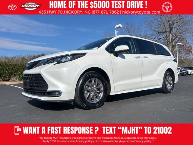 Used 2024 Toyota Sienna XLE image 1