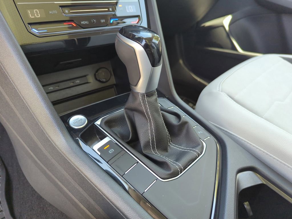 Used 2025 Volkswagen Taos SE w/ Panoramic Sunroof Package FWD image 34