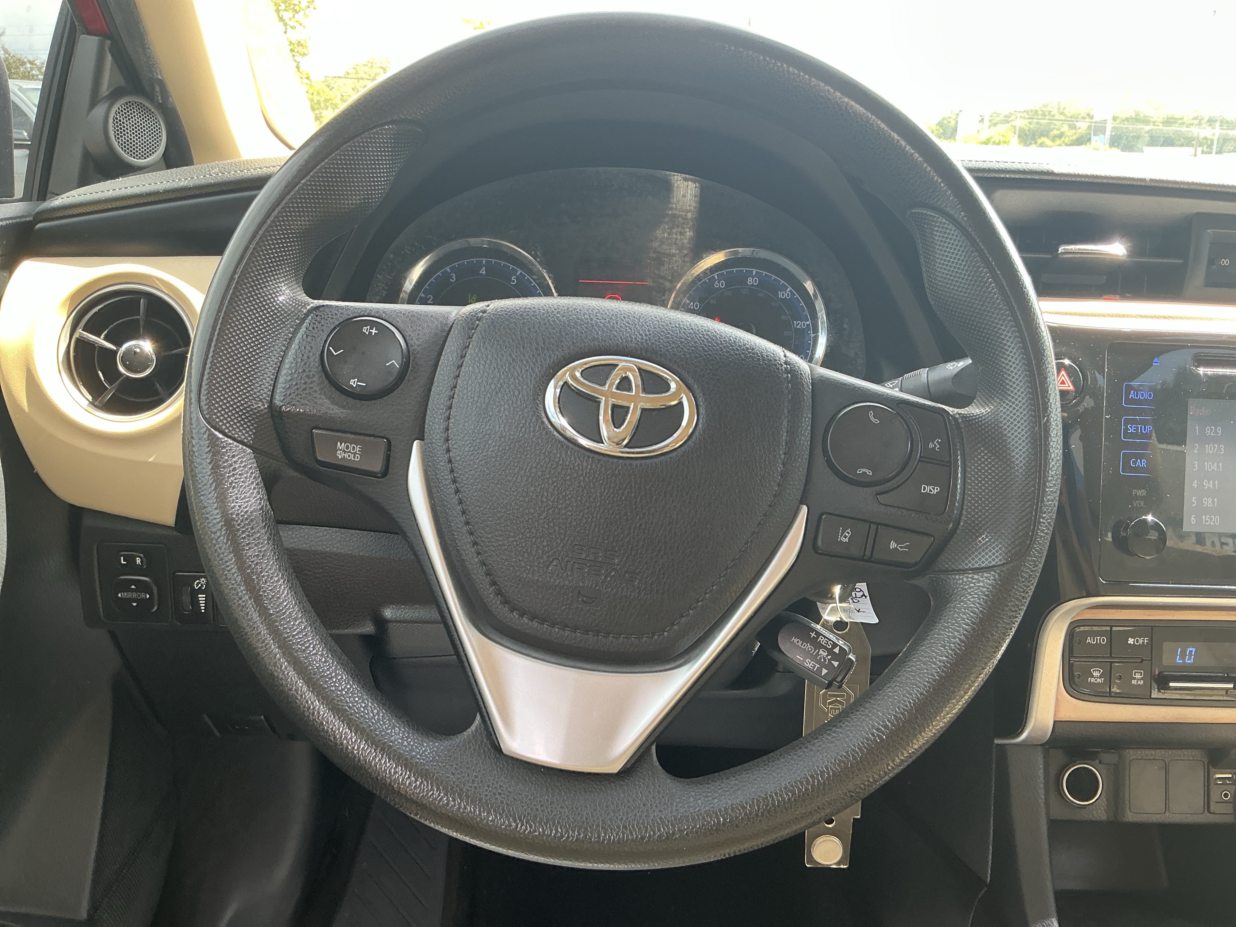 Used 2018 Toyota Corolla LE FWD image 16