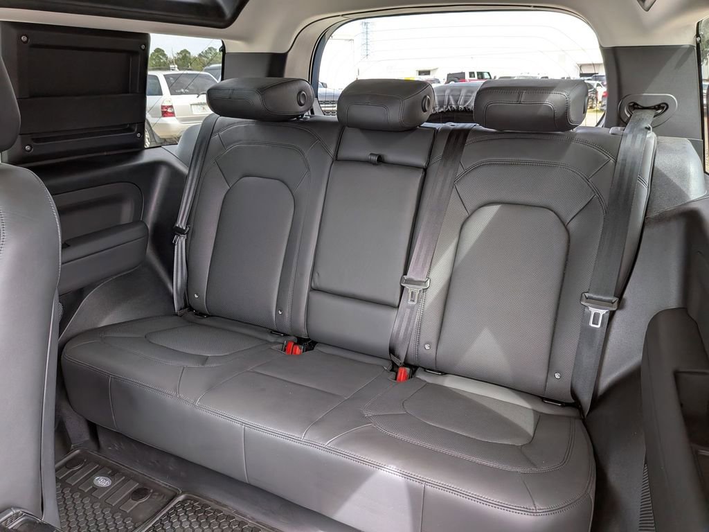 Used 2023 Land Rover Defender 90 S image 29