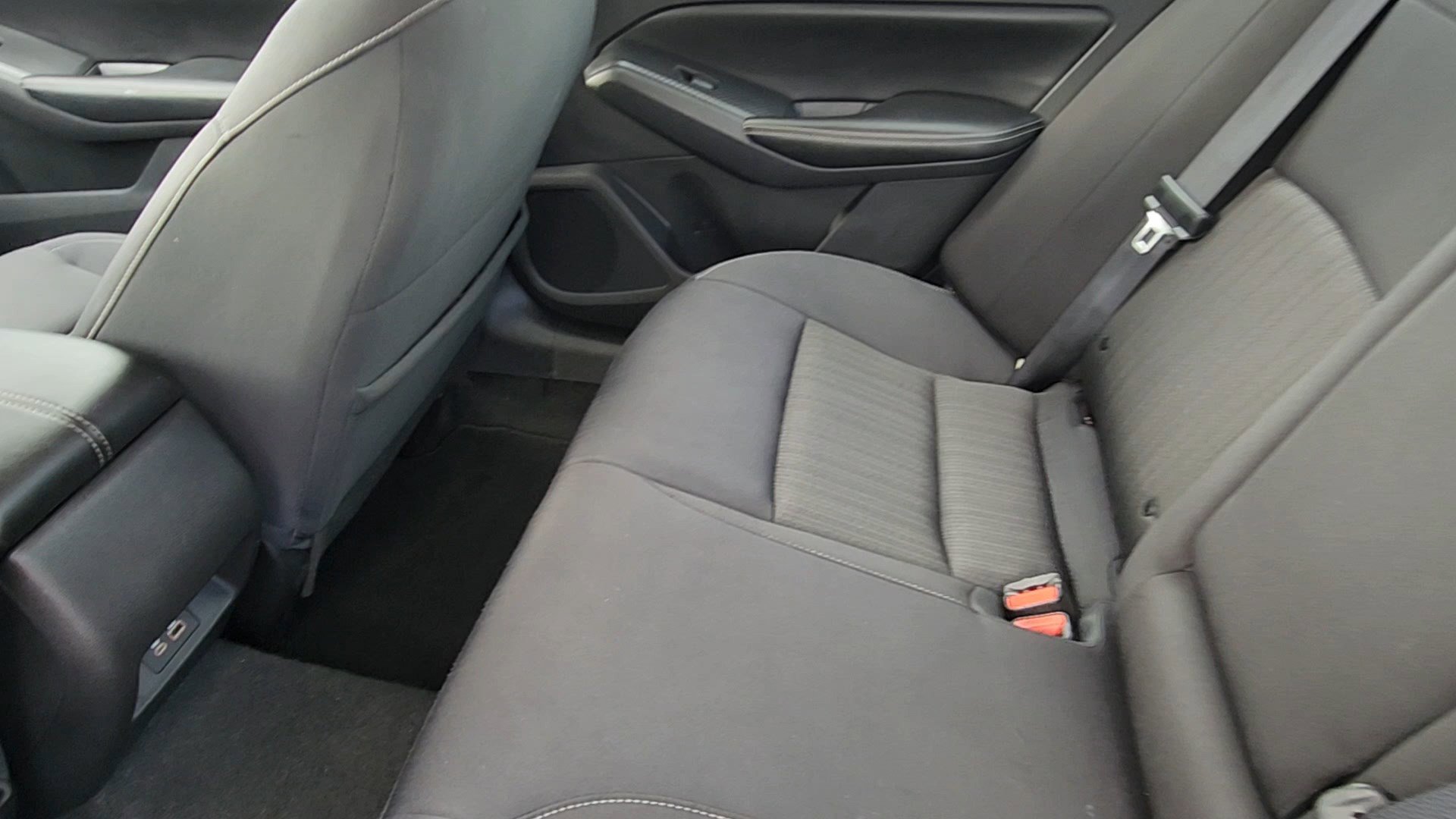 Used 2024 Nissan Altima 2.5 SV FWD image 27