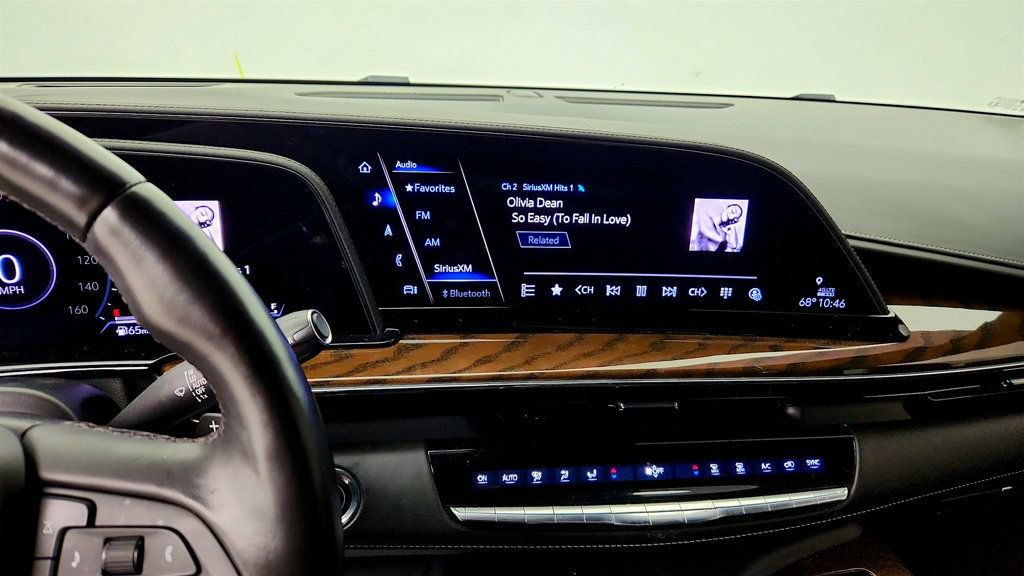 Used 2023 Cadillac Escalade Sport Platinum w/ LPO, ONYX Package AWD/4WD image 17