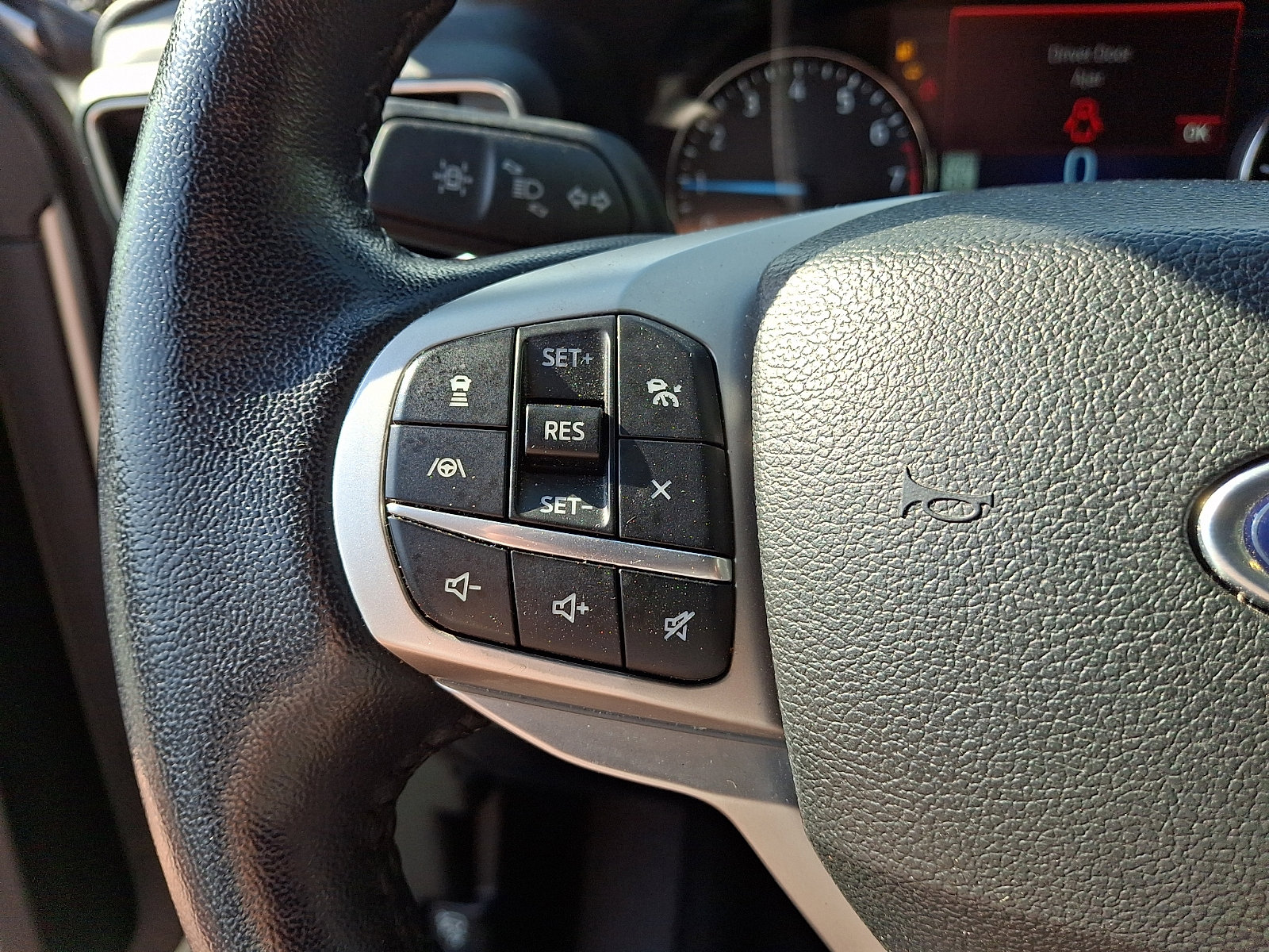 Used 2023 Ford Explorer XLT w/ Equipment Group 202A AWD/4WD image 23
