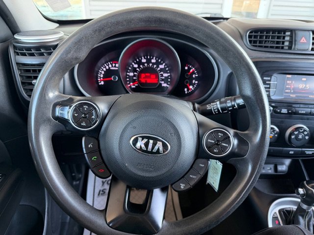 Used 2016 Kia Soul + FWD image 11
