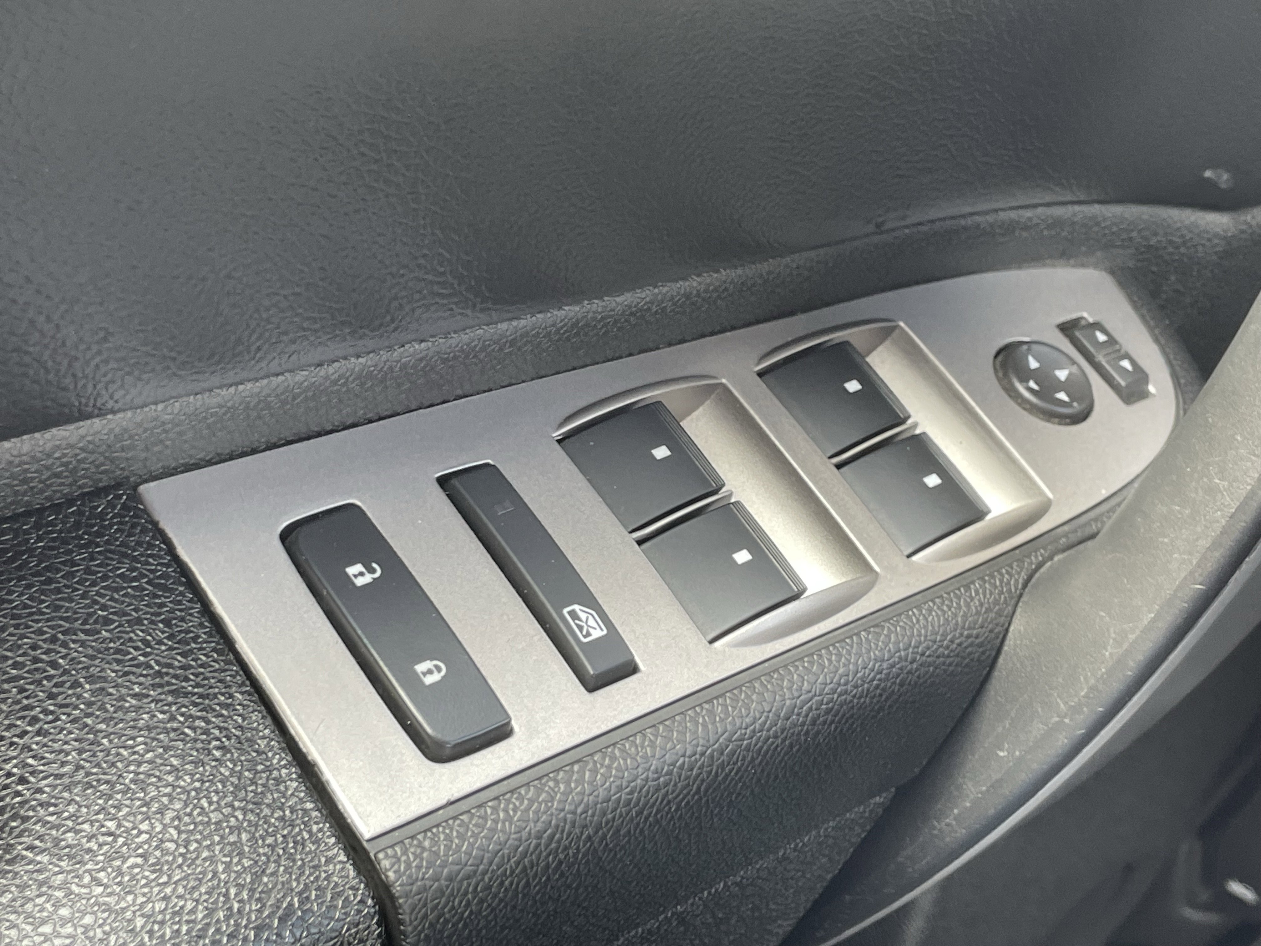 Used 2010 Chevrolet Silverado 2500 LT AWD/4WD image 16