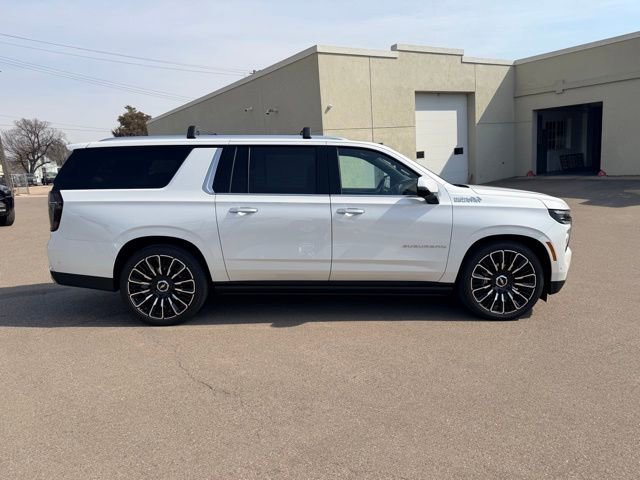 Used 2025 Chevrolet Suburban High Country image 2