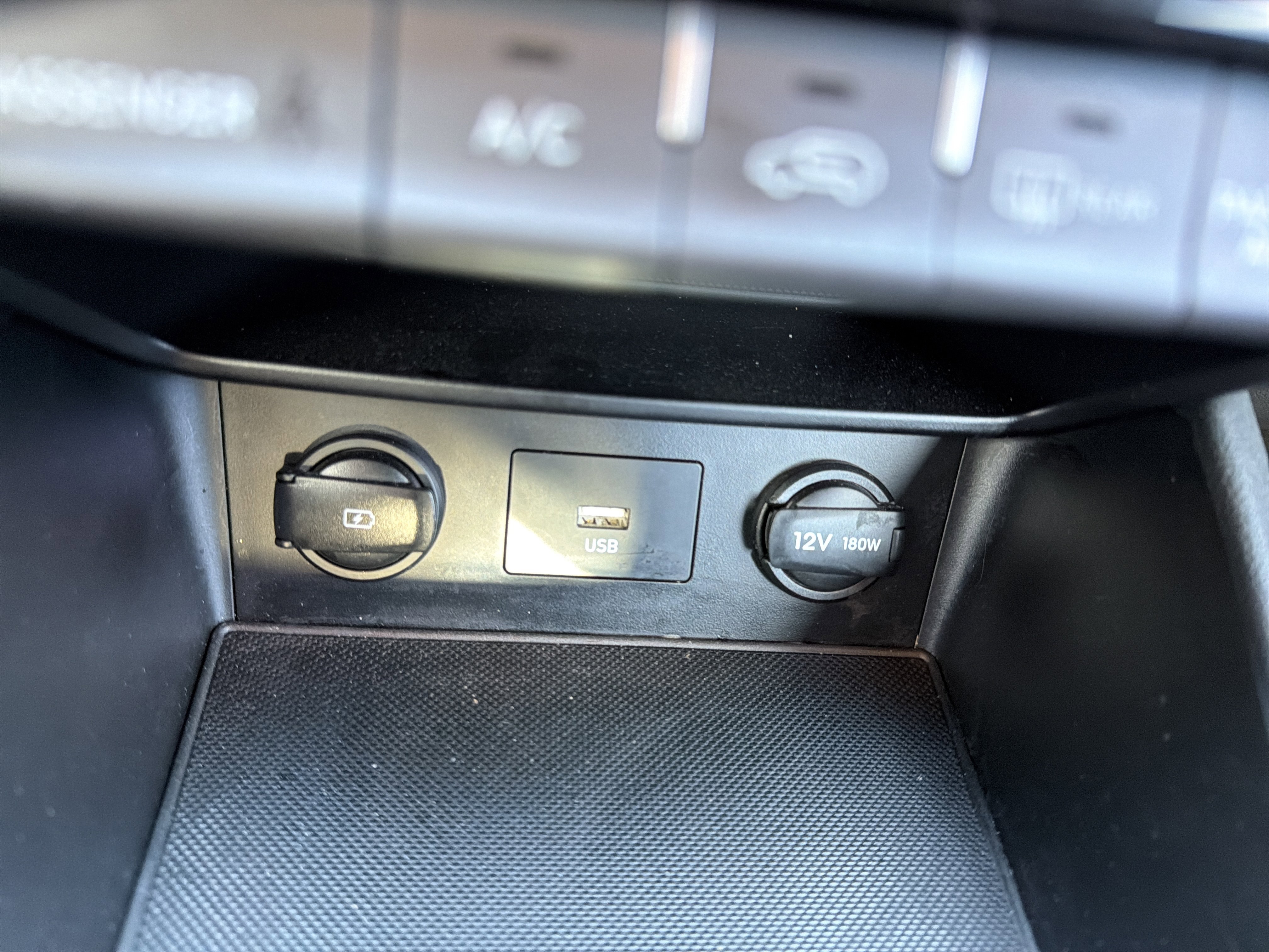 Used 2022 Hyundai Kona SE image 18