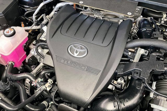 Used 2024 Toyota Highlander XLE FWD image 33