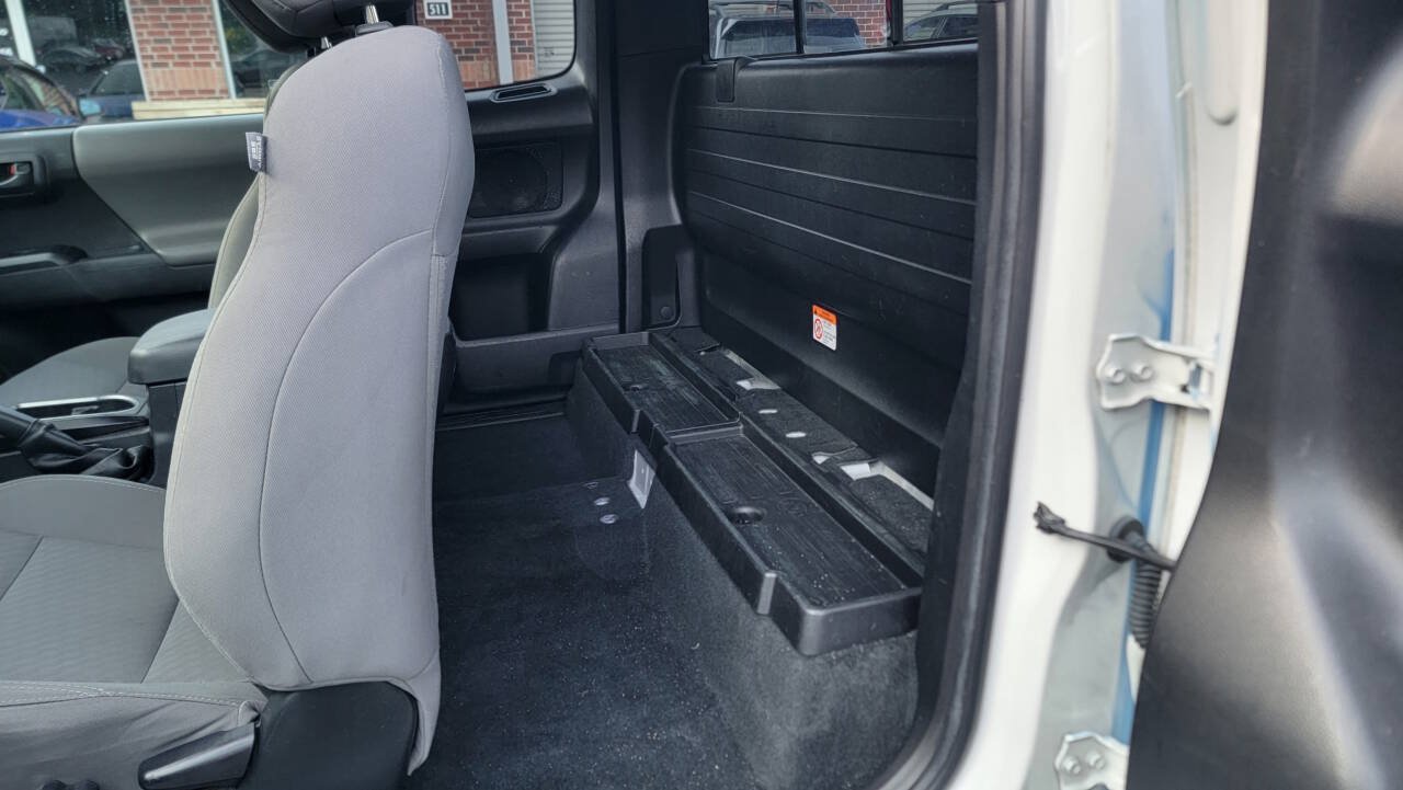 Used 2023 Toyota Tacoma SR w/ SR Convenience Package RWD image 11