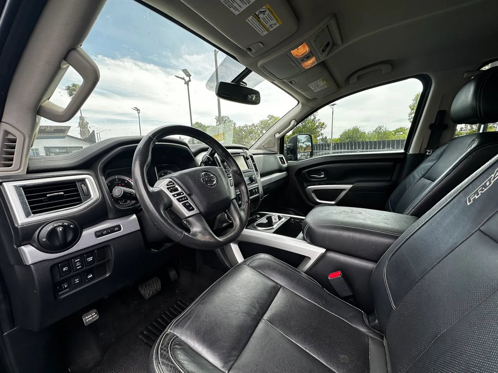 Used 2017 Nissan Titan PRO-4X w/ Pro-4x Convenience Package AWD/4WD image 26