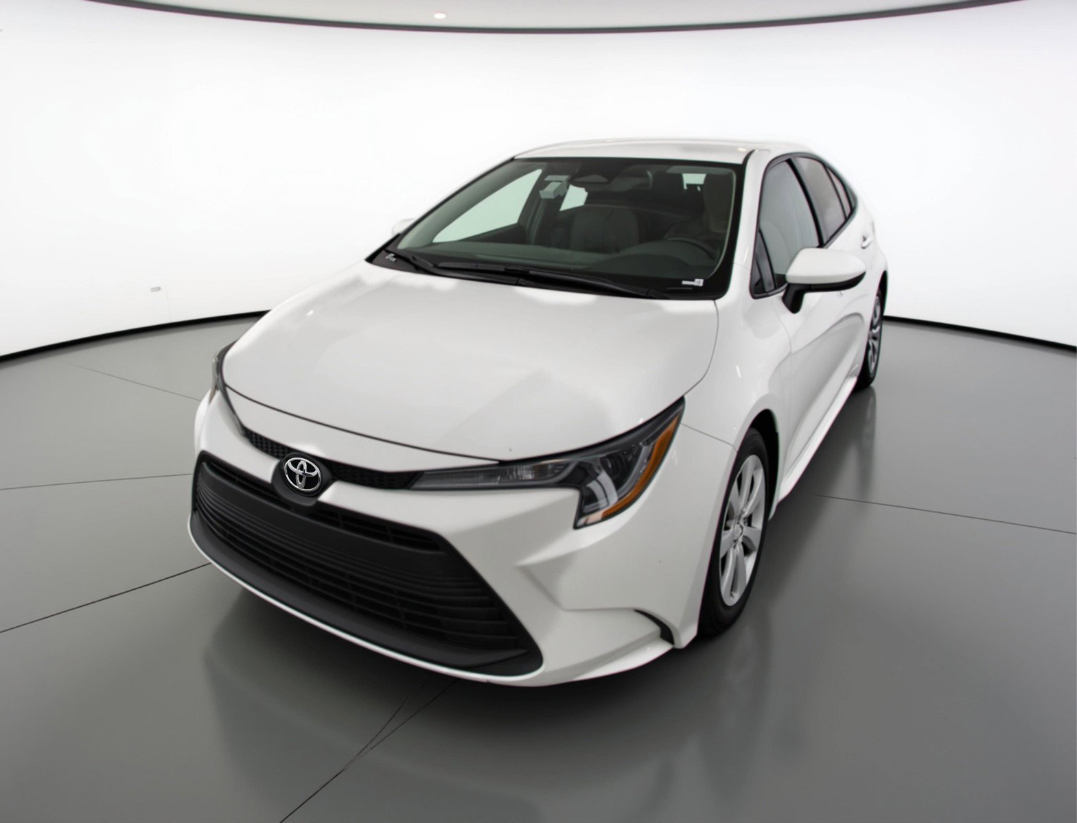 Used 2025 Toyota Corolla LE image 3