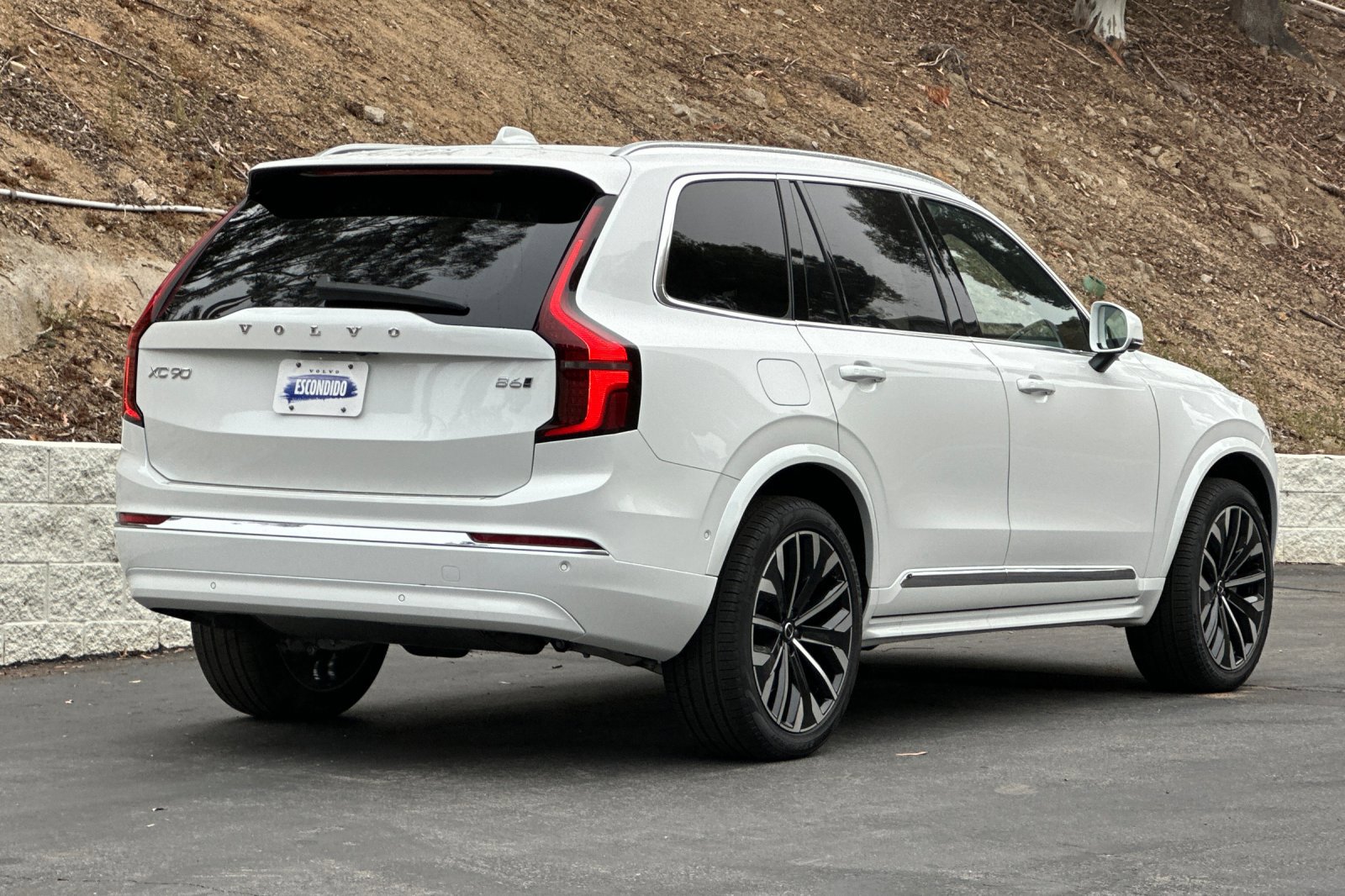 New 2026 Volvo XC90 B6 Plus w/ Protection Package Premier image 5