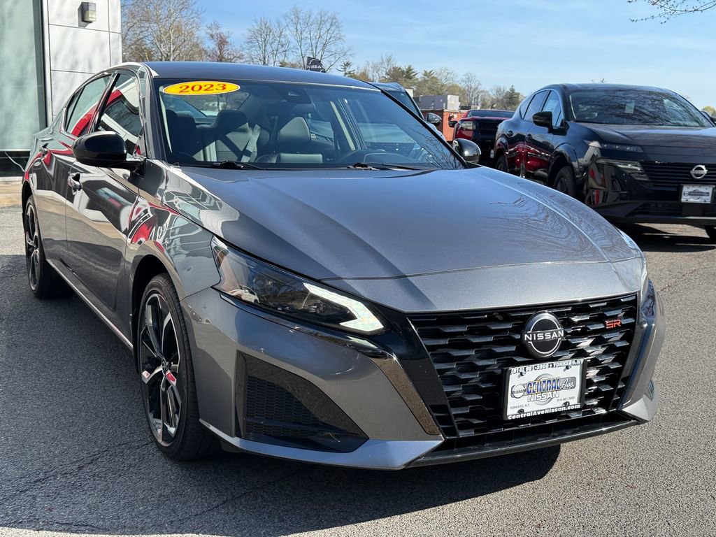 Used 2023 Nissan Altima 2.5 SR AWD/4WD image 7