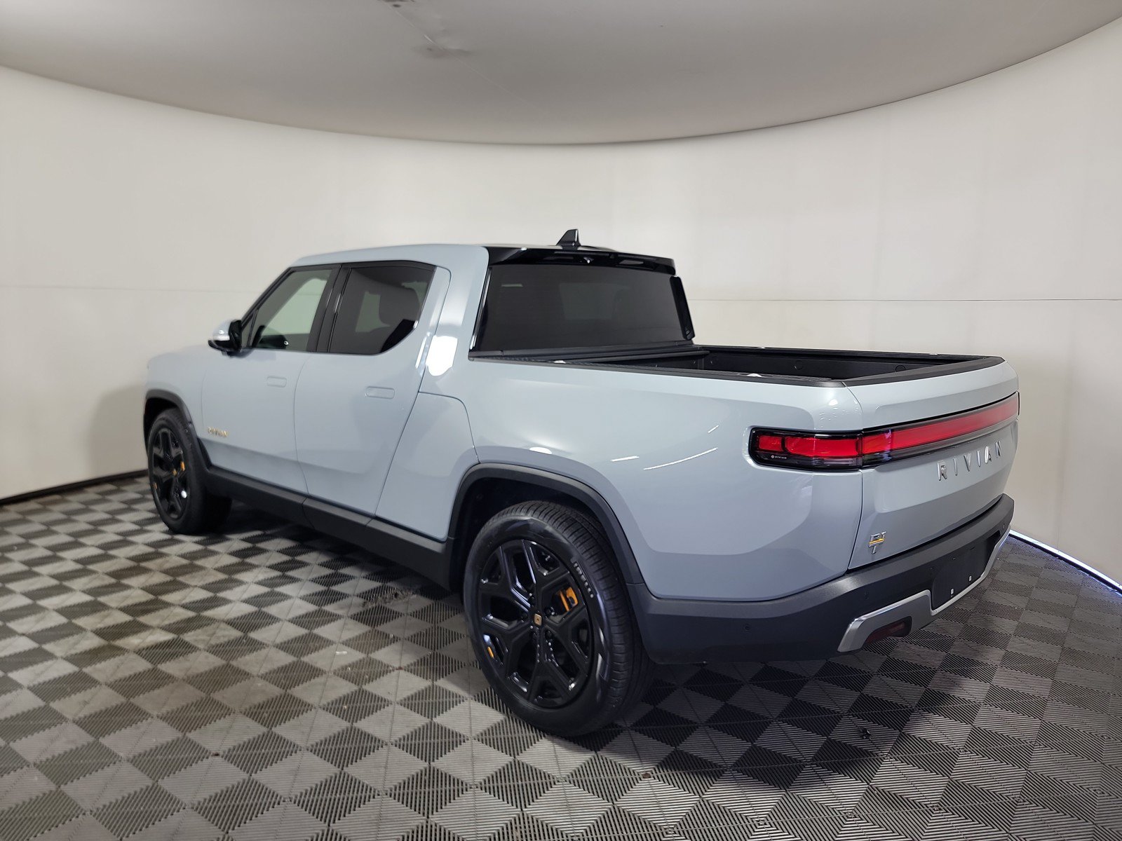 Used 2022 Rivian R1T Adventure AWD/4WD image 3