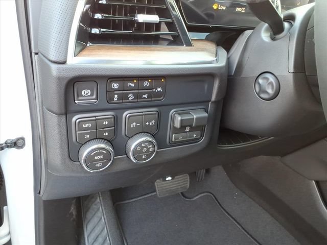 New 2026 Chevrolet Suburban High Country AWD/4WD image 13