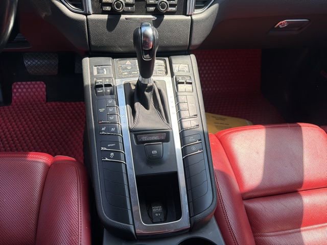 Used 2015 Porsche Macan S AWD/4WD image 11