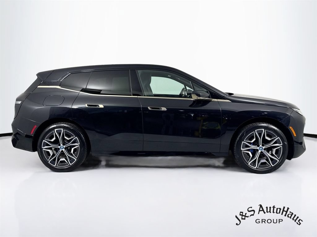 Used 2024 BMW iX xDrive50 w/ Premium Package AWD/4WD image 8