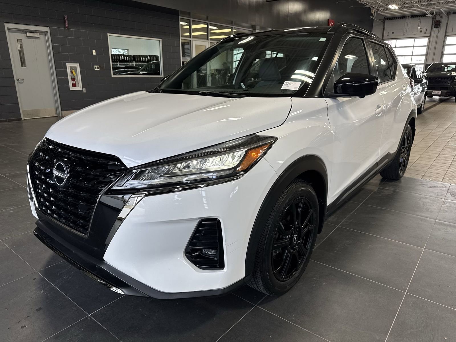 Used 2023 Nissan Kicks SR w/ SR Premium Package image 9