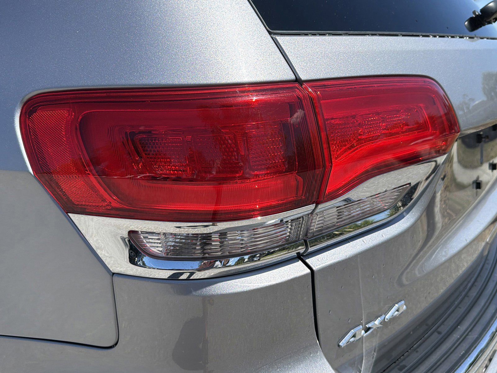 Used 2019 Jeep Grand Cherokee Overland AWD/4WD image 10