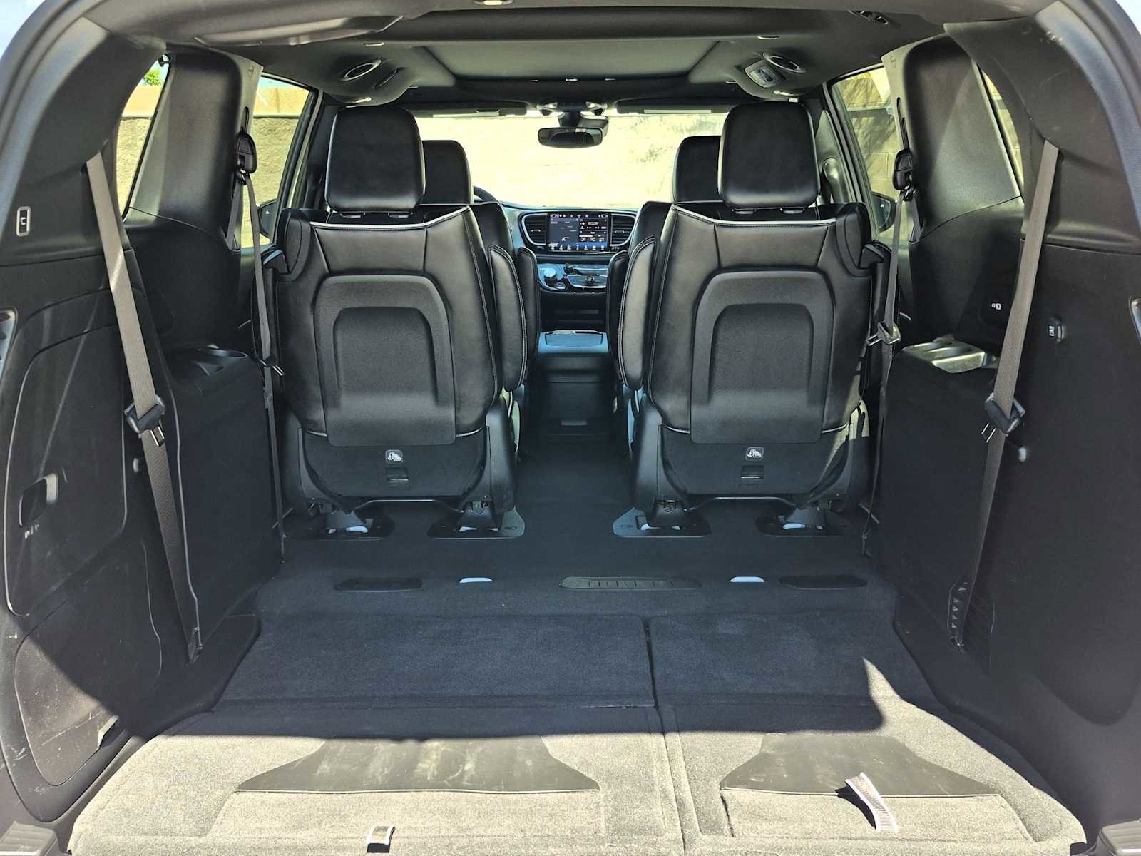 Used 2023 Chrysler Pacifica Limited w/ S Appearance Package FWD image 23