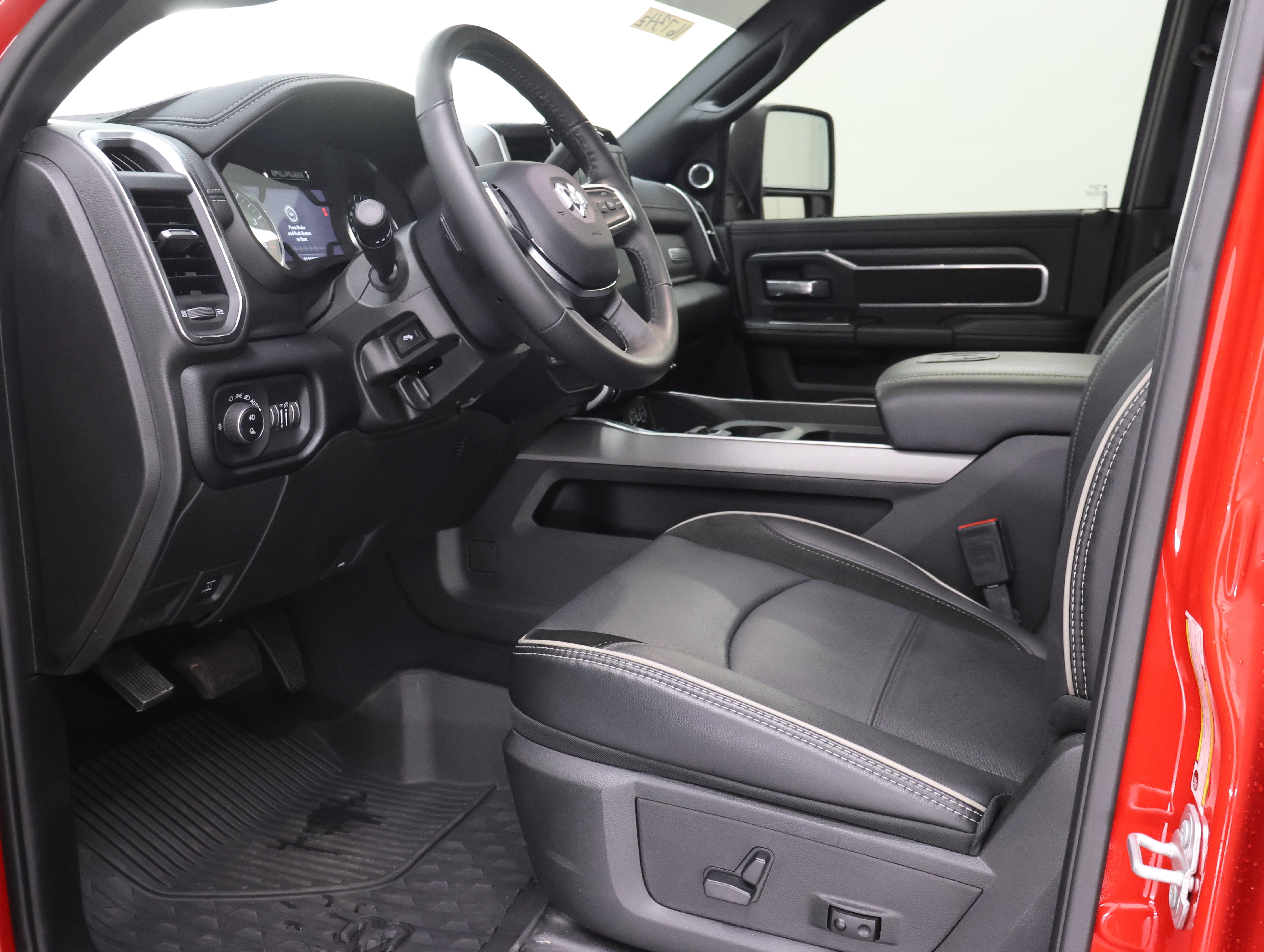 Used 2024 RAM 2500 Laramie w/ Night Edition AWD/4WD image 8