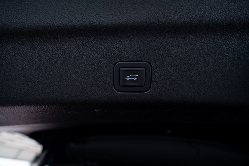 Used 2025 Cadillac Escalade ESV V image 60