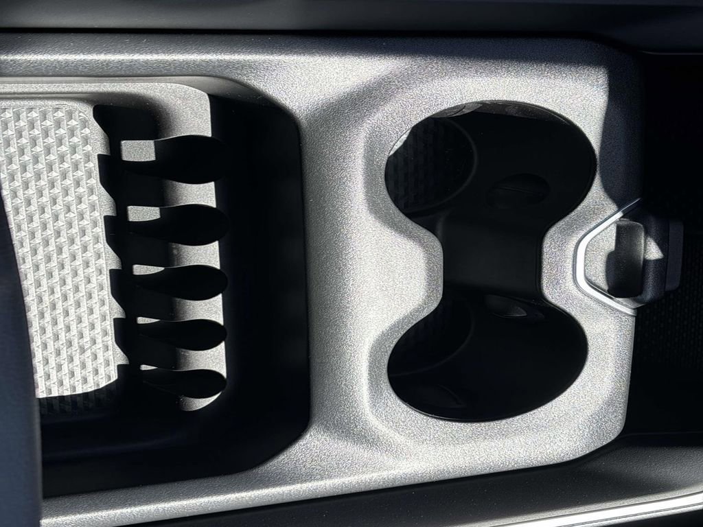 New 2026 RAM 1500 4x4 Crew Cab image 16