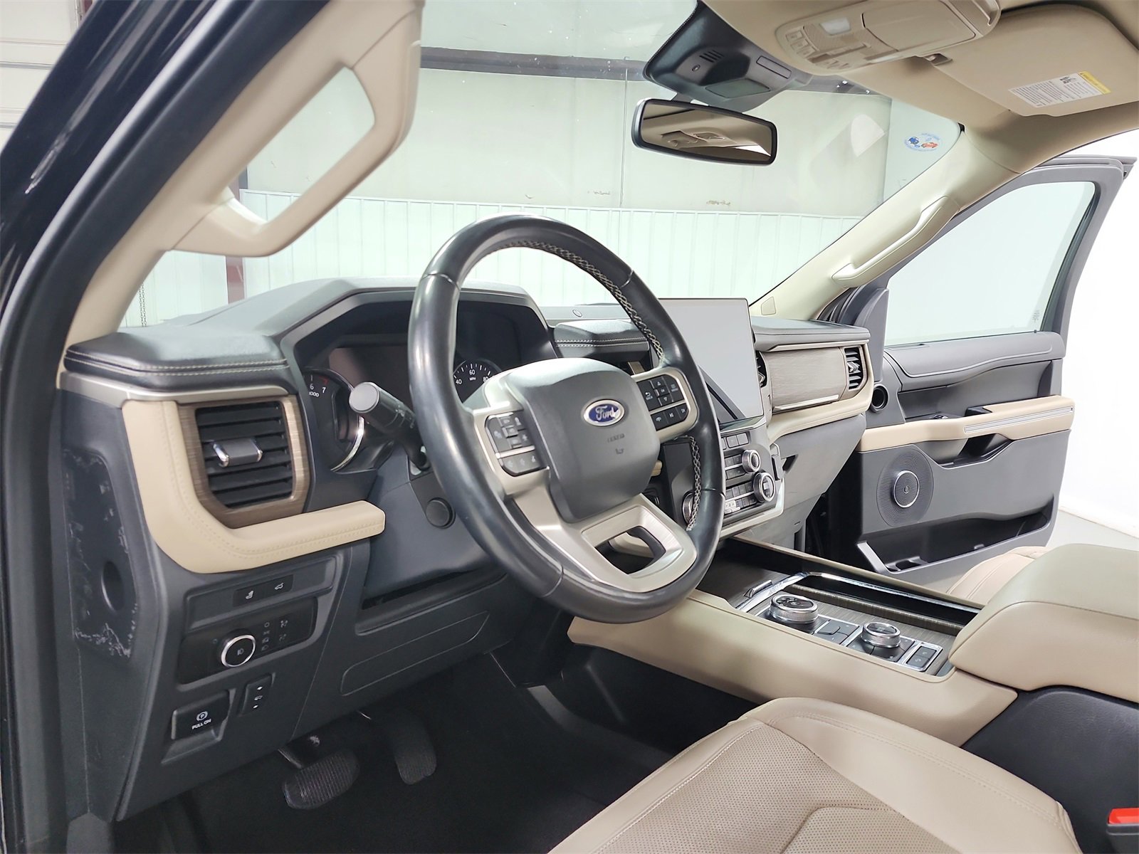 Used 2023 Ford Expedition Max Limited image 18