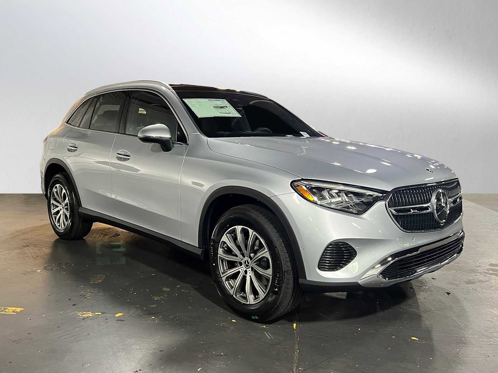 Used 2025 Mercedes-Benz GLC 300 4MATIC image 7