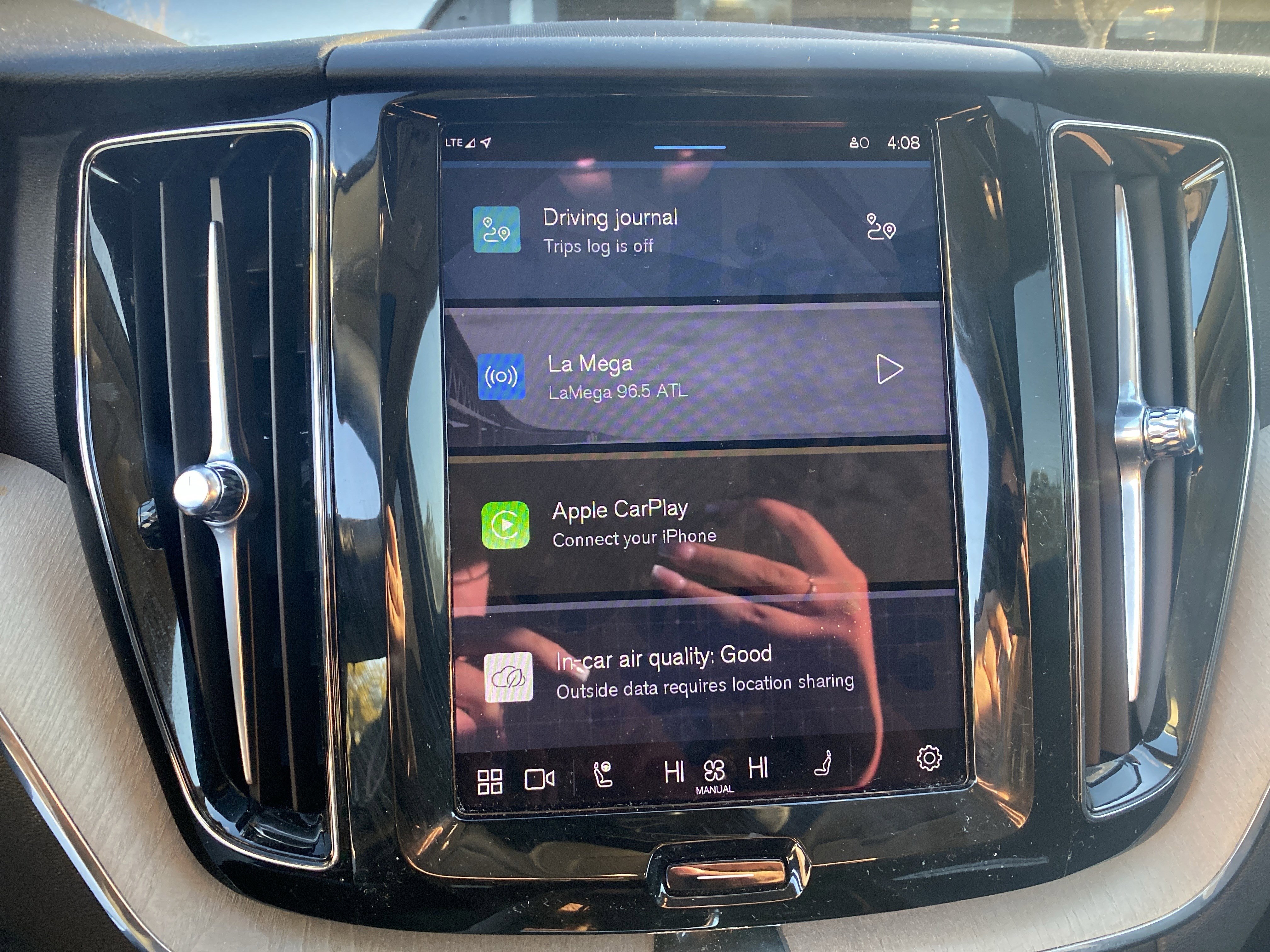 Used 2025 Volvo XC60 B5 Plus image 23