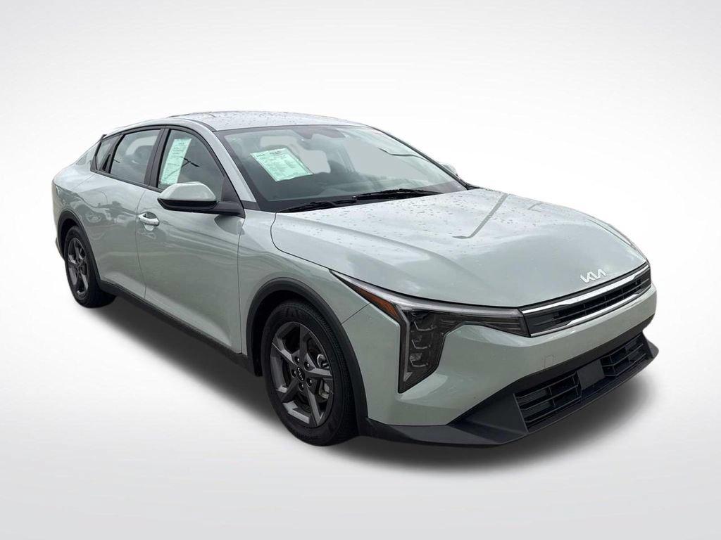 Used 2025 Kia K4 FWD image 2