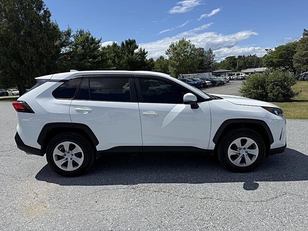 Used 2022 Toyota RAV4 LE image 6